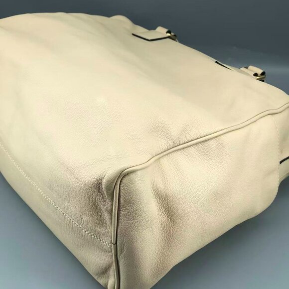 Loewe Elegant Cream Handbag - Picture 7 of 15